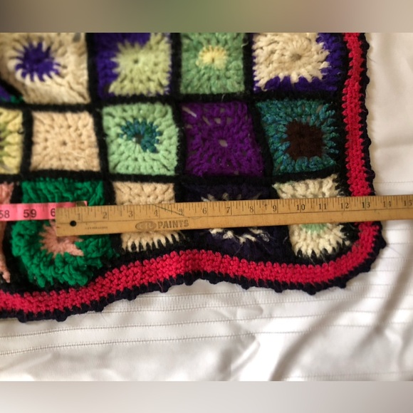 1970s Hand Crocheted Granny Square Blanket - Picture 11 of 15